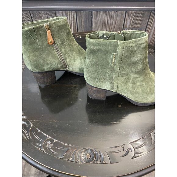 9 1/2, Rockport Cobb Hill ankle boots in green suede. Purchased but never worn. - Picture 5 of 12